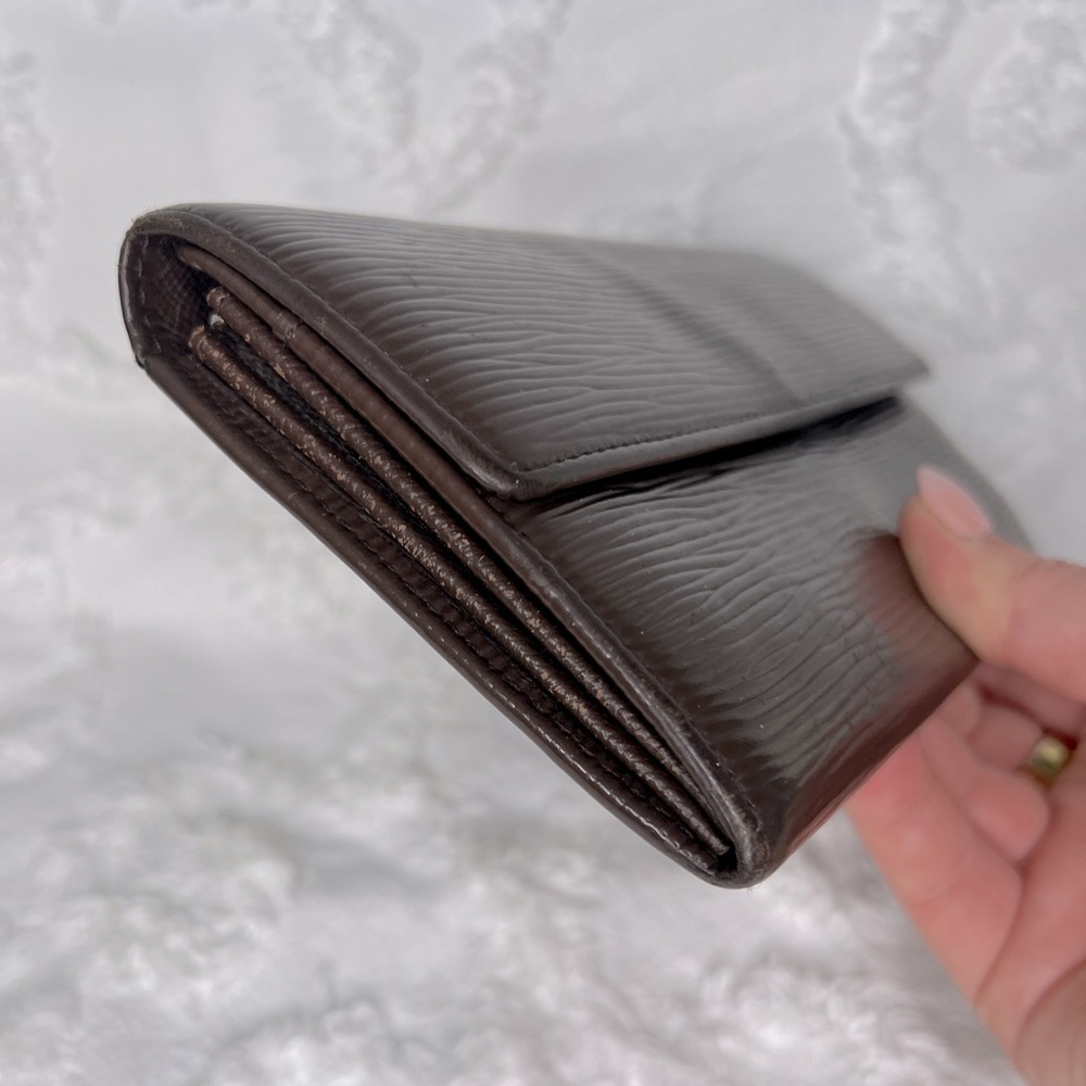 LOUIS VUITTON • EPI LEATHER • SARAH WALLET - Picture 3 of 10